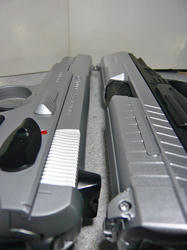 チタニウムシルバーCZ75とステンレスシルバースーパーハードタフP99