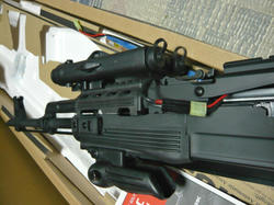 CYMA AK47タクティカル CM.039CとAN/PEQ-2タイプバッテリーボックス