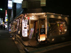 正に繁華街に位置します