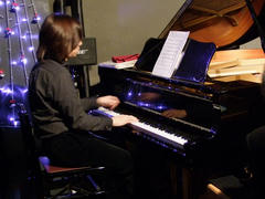 恭子さんとの共演では、念願のグランドピアノです！