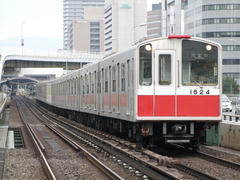 ここは御堂筋線の撮影ポイントとしても有名です