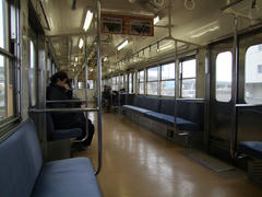 昭和を感じる車内でもあります