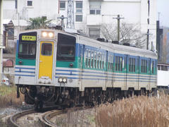 この写真では、前１両のみがキハ３７形です