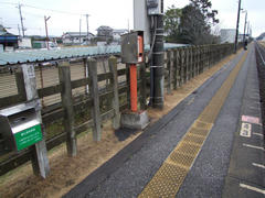乗車時は右にあるオレンジの色の機械で、乗車証明書を発行させて貰います