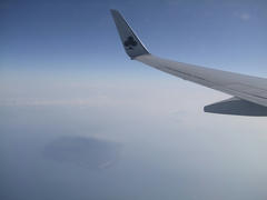 羽田を離陸して約１０分後…眼下に大島が見えました