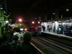 金沢駅発の両列車は、いつも並んで停車していました