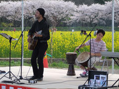 水野さんの演奏に、ミキヤも乱入！？