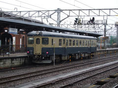 糸魚川駅に停車中のキハ５２形車両…１両で運転出来るのが強みなのです