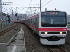 京葉線の路線カラーは、赤色です