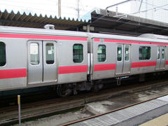 １つの台車の上に、２両分の車両が載っています