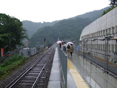 雨の中、やはり余部橋梁目的の乗客がチラホラ…