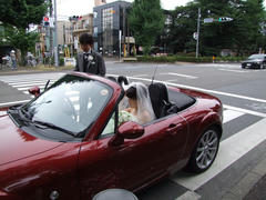 チャペルに横付けされた、宮崎君の車