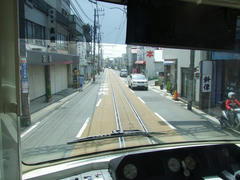 江ノ電の運転台は、中央に位置しています