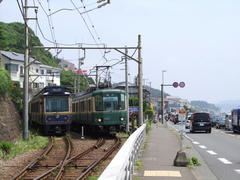 峰が原信号所で行き交う列車