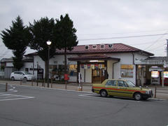 こちらは、なかなか渋い駅舎