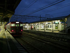 終点、小諸駅にて…左側ホームは、しなの鉄道