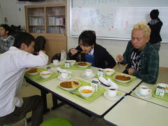 給食を頂きます！…カレー、美味♪