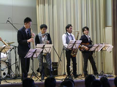 村山先生（左）を交えて演奏！