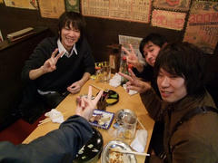 本番前に、とある居酒屋で１杯やるメンバー達