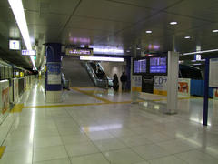 終点の、羽田空港第２ビル駅にて