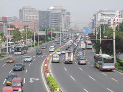 すぐ脇は、こんな立派な道路なのですが…