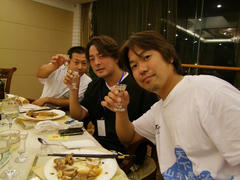 左から、マサさん、山田さん、新井さん
