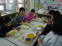 皆で給食を！