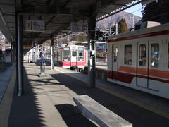 新藤原駅より先は、２両編成で運転です