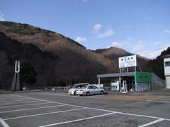 龍王峡への駐車場の脇に、龍王峡駅も位置します