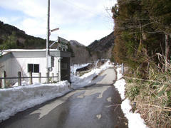 ちなみにこの道は、奥で行き止まりになります