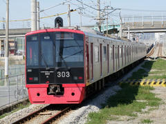ＪＲ九州らしい外観の３０３系