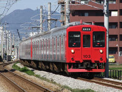 赤い前面塗装が印象的な、１０３系１５００番台