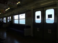 鹿家駅～浜崎駅間を走る車内にて