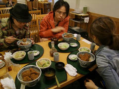 ソースかつ丼の名店、志多美屋にて