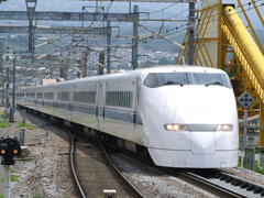“ひかり”に使われていた３００系…三島駅にて