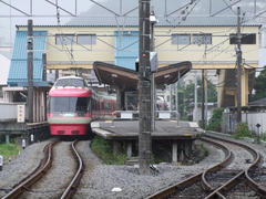 箱根板橋駅の一番左側にあるホームは、かつて登山鉄道の車両専用のホームでした