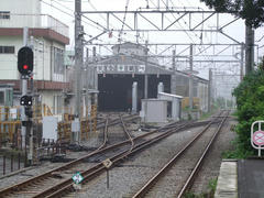 入生田駅には、登山鉄道車両の車庫が併設