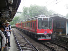 大平台駅はスイッチバック駅なので、行き止まり式のホームになっています