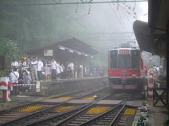 宮ノ下駅は、活気のある駅でした