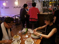 楽屋は、アジア系の食べ物が美味しいお店です♪