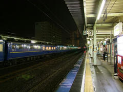 苫小牧駅にて…上り“北斗星”号が停車中