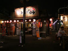 夜になると、屋台村はこんな感じです♪