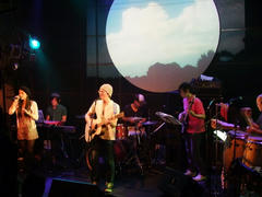 対バン相手の Peacebird