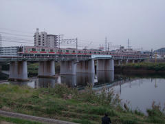 綱島駅を出て、鶴見川を渡ります