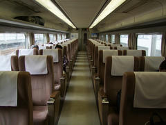 ２列×２列シートになっている、現在の１００系車内