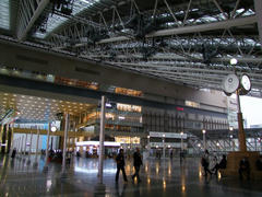 時空（とき）の広場と呼ばれる場所です…ホーム上に位置します