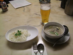楽屋のグリーンカレーは本当に美味しいです♪