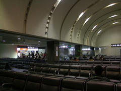 初めて入った、成田空港国内線出発ロビー