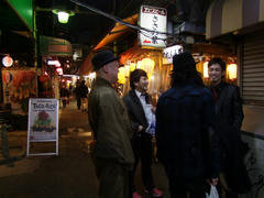 吉祥寺の街に映える？TRI4TH メンバー（笑）