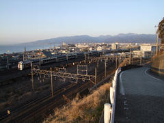 東海道本線に向かう、２１５系回送列車